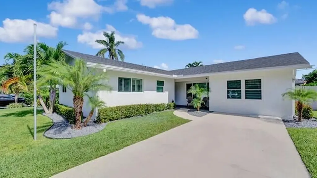 722 SW 28th Avenue Boynton Beach FL 33435