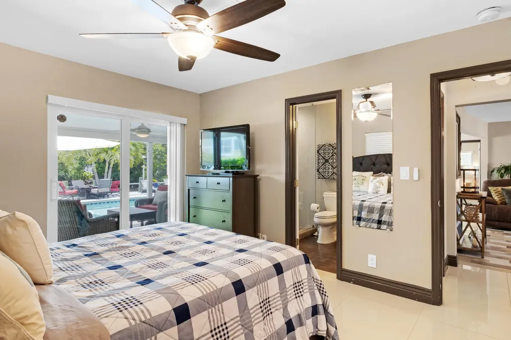 981 SE 10th Court Pompano Beach FL 33060