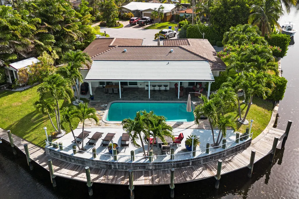 981 SE 10th Court Pompano Beach FL 33060