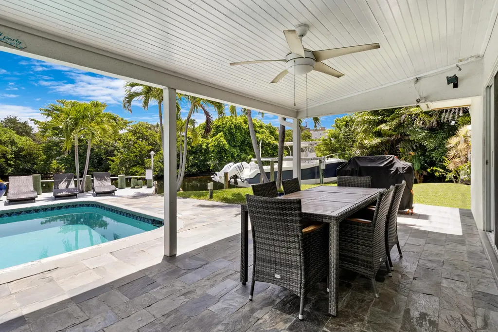 981 SE 10th Court Pompano Beach FL 33060