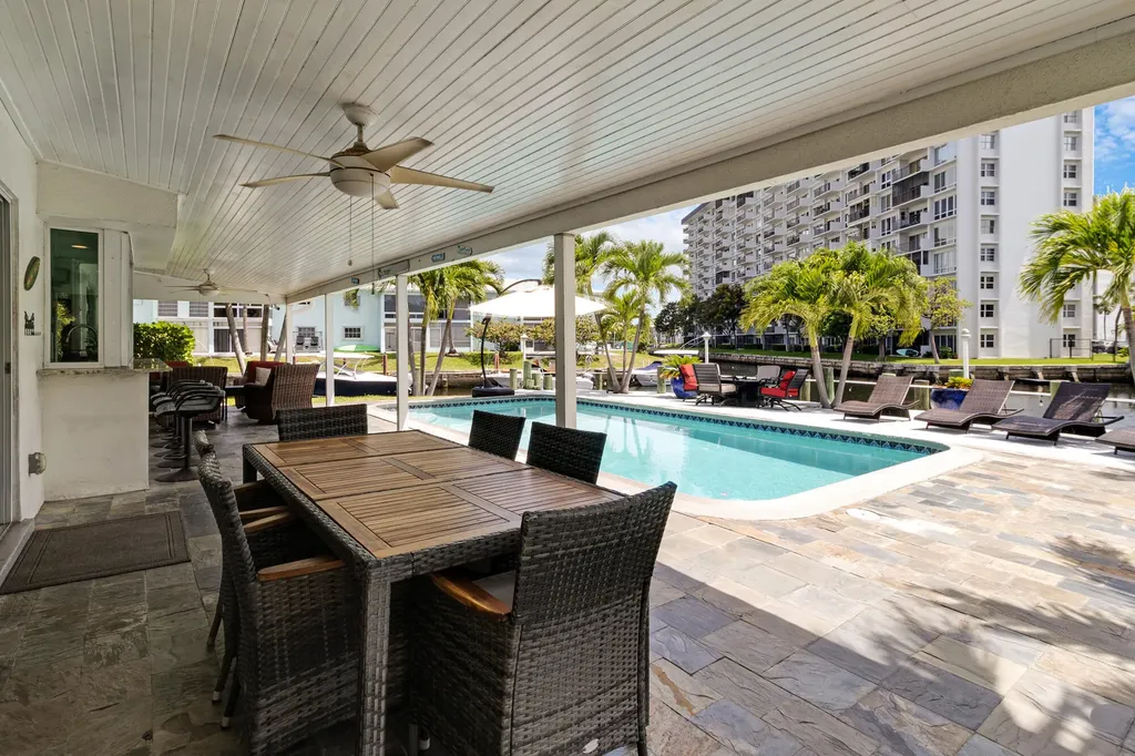 981 SE 10th Court Pompano Beach FL 33060