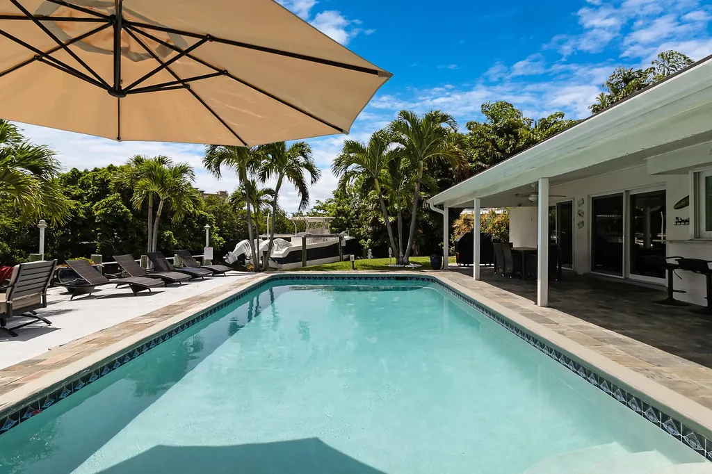 981 SE 10th Court Pompano Beach FL 33060
