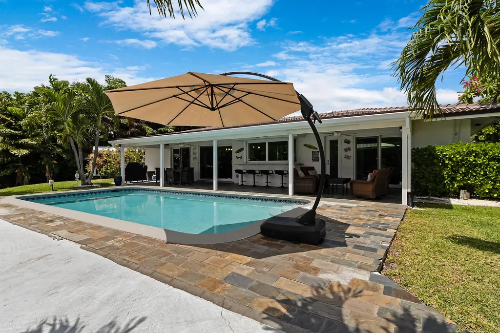 981 SE 10th Court Pompano Beach FL 33060