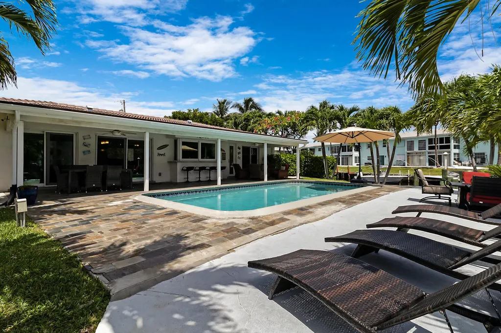 981 SE 10th Court Pompano Beach FL 33060