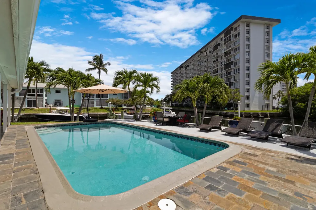 981 SE 10th Court Pompano Beach FL 33060