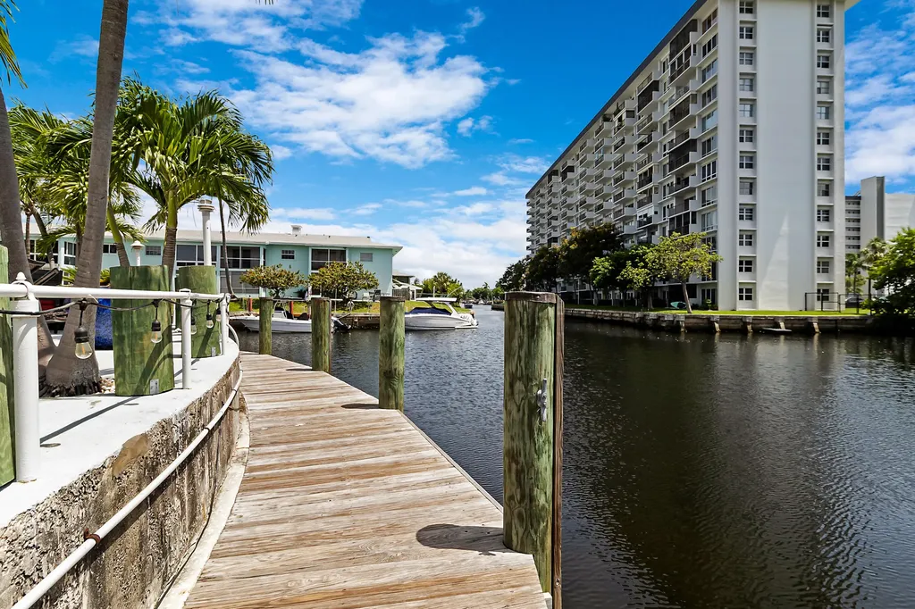 981 SE 10th Court Pompano Beach FL 33060