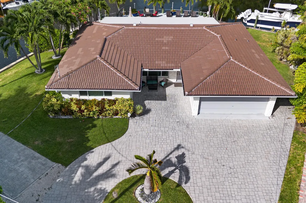 981 SE 10th Court Pompano Beach FL 33060