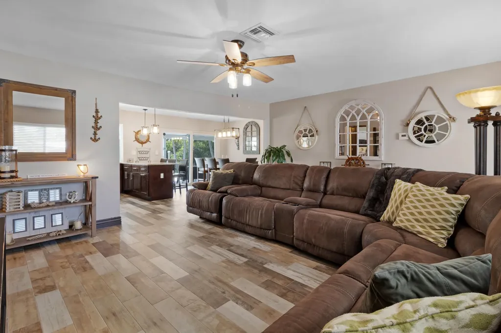 981 SE 10th Court Pompano Beach FL 33060