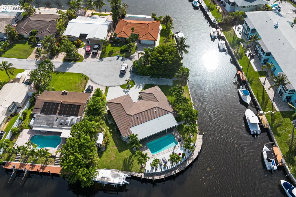 981 SE 10th Court Pompano Beach FL 33060