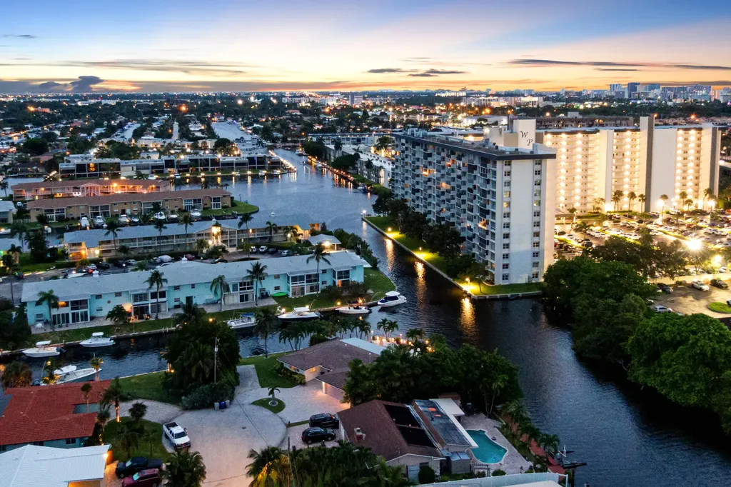 981 SE 10th Court Pompano Beach FL 33060