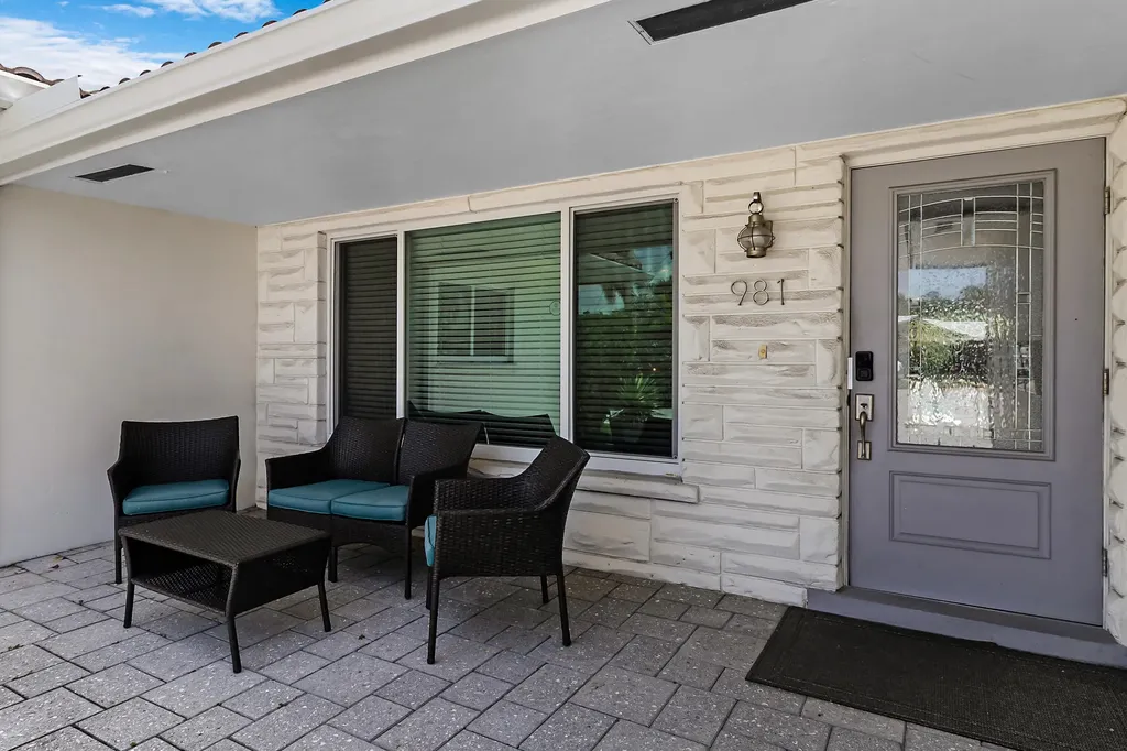 981 SE 10th Court Pompano Beach FL 33060