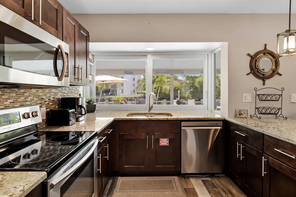 981 SE 10th Court Pompano Beach FL 33060