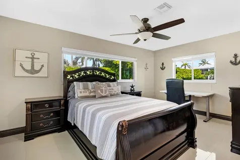 981 SE 10th Court Pompano Beach FL 33060
