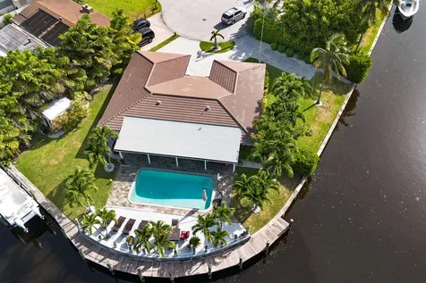 981 SE 10th Court Pompano Beach FL 33060