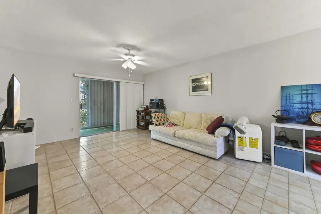 22 Golfs Edge D West Palm Beach FL 33417