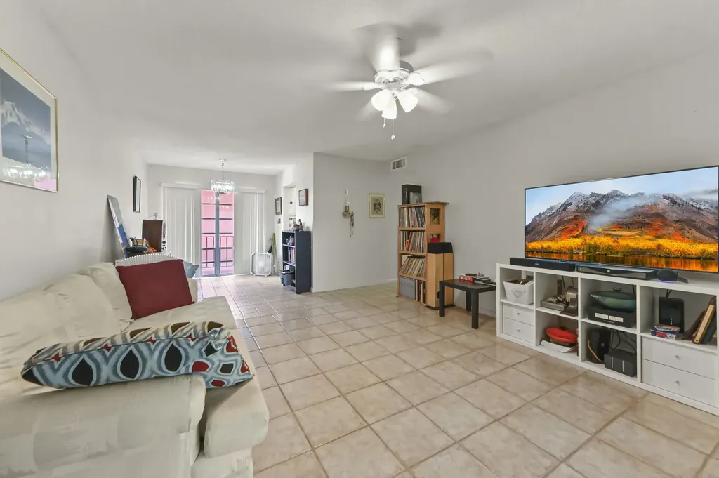 22 Golfs Edge D West Palm Beach FL 33417