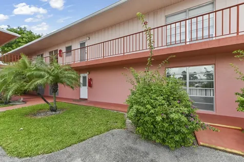 22 Golfs Edge D West Palm Beach FL 33417