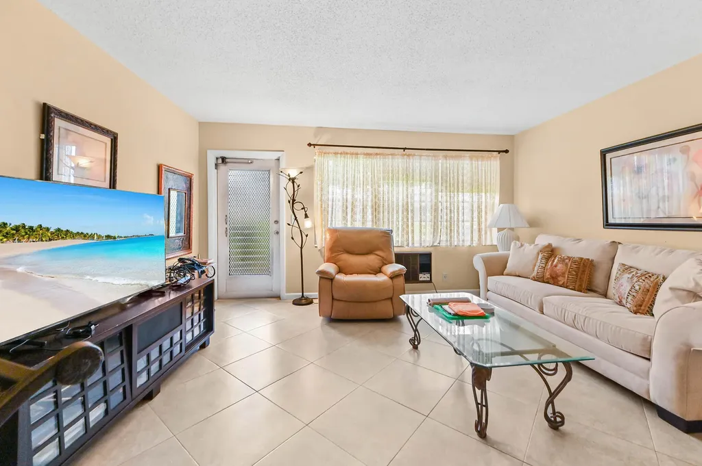 270 Norwich L West Palm Beach FL 33417
