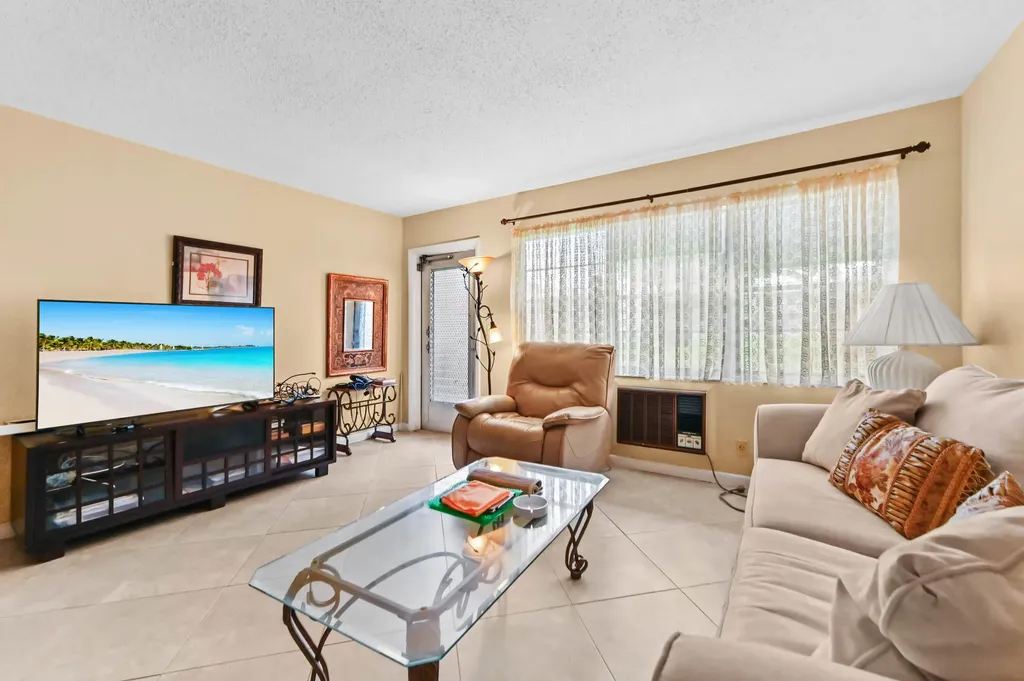 270 Norwich L West Palm Beach FL 33417