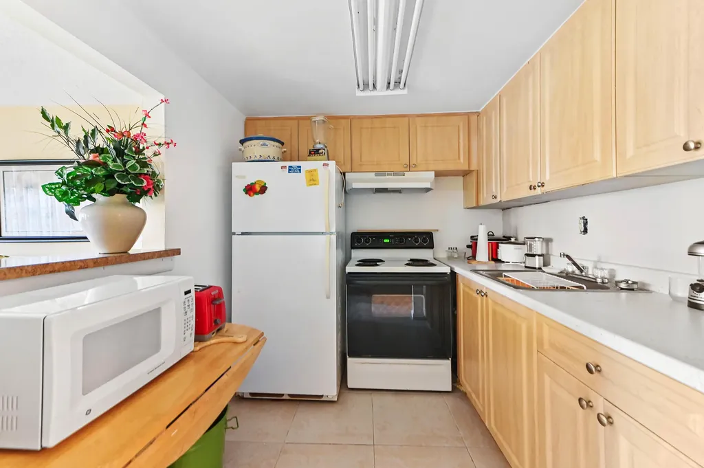 270 Norwich L West Palm Beach FL 33417