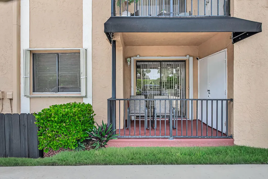 6043 10th Avenue N Greenacres FL 33463