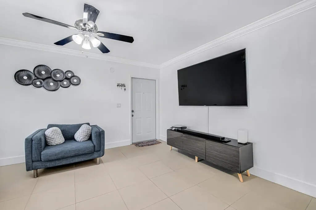 6043 10th Avenue N Greenacres FL 33463