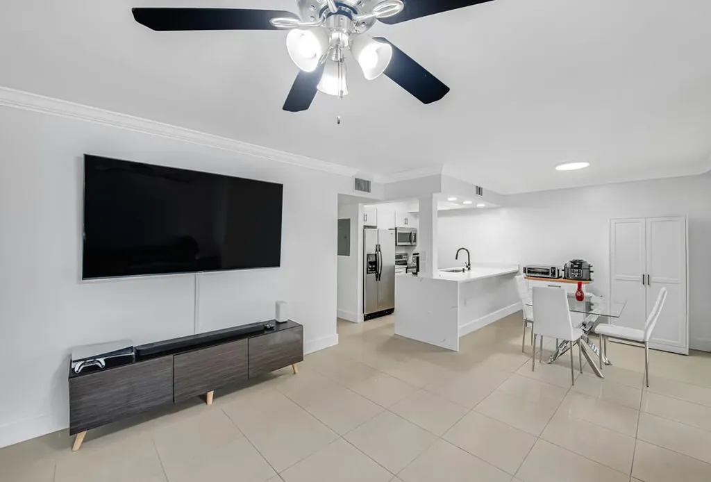 6043 10th Avenue N Greenacres FL 33463