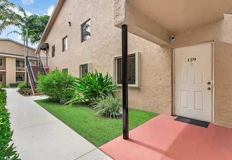 6043 10th Avenue N Greenacres FL 33463