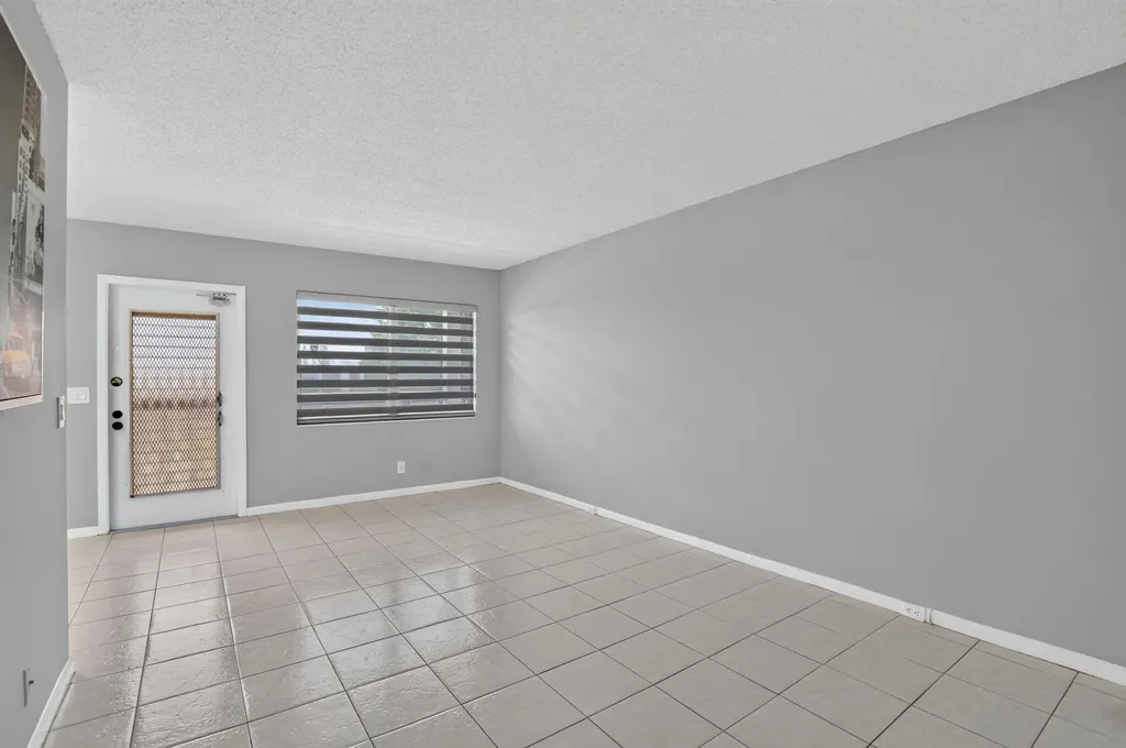 4022 Hythe B Boca Raton FL 33434