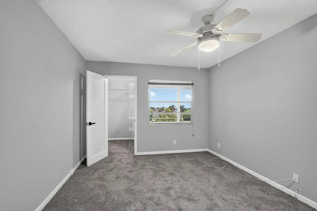 4022 Hythe B Boca Raton FL 33434