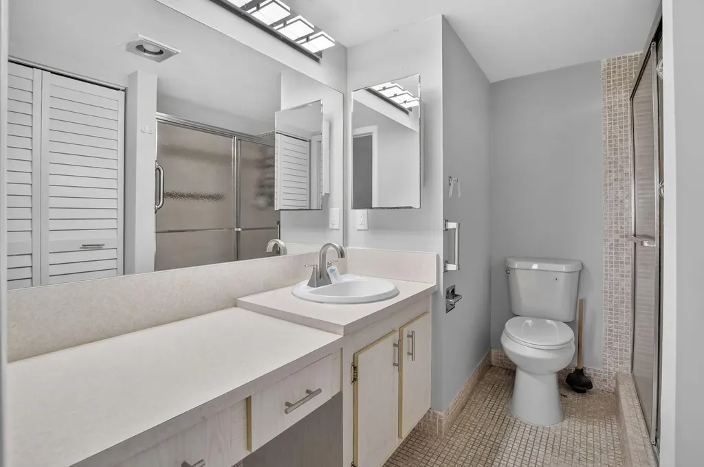 4022 Hythe B Boca Raton FL 33434