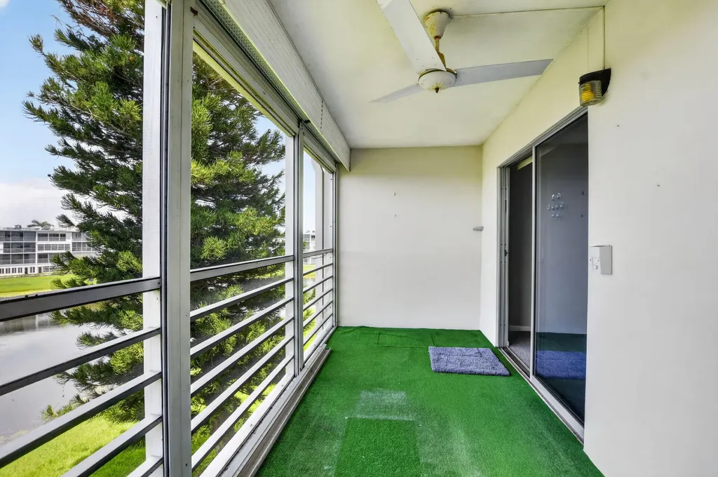 4022 Hythe B Boca Raton FL 33434