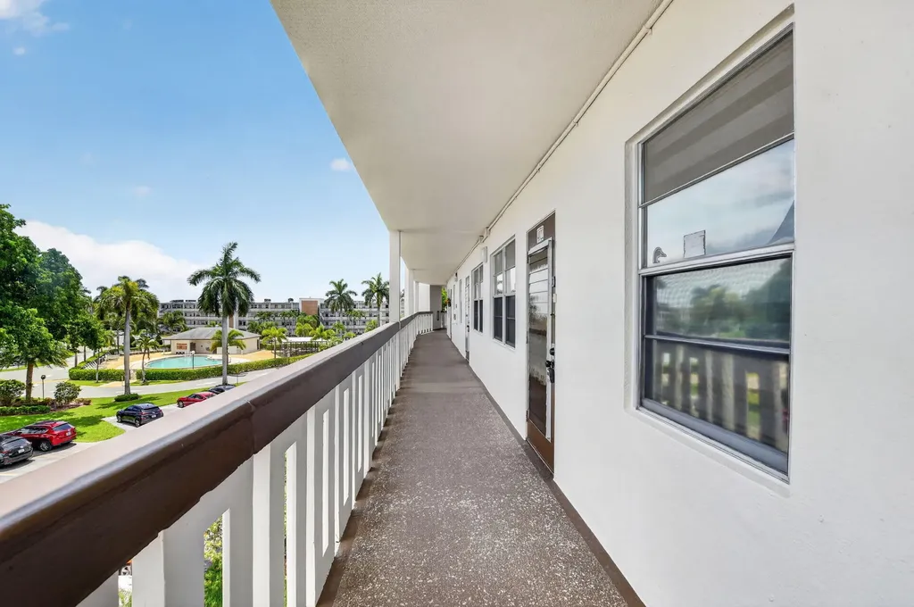4022 Hythe B Boca Raton FL 33434