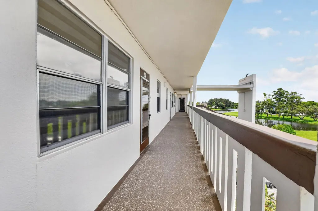 4022 Hythe B Boca Raton FL 33434