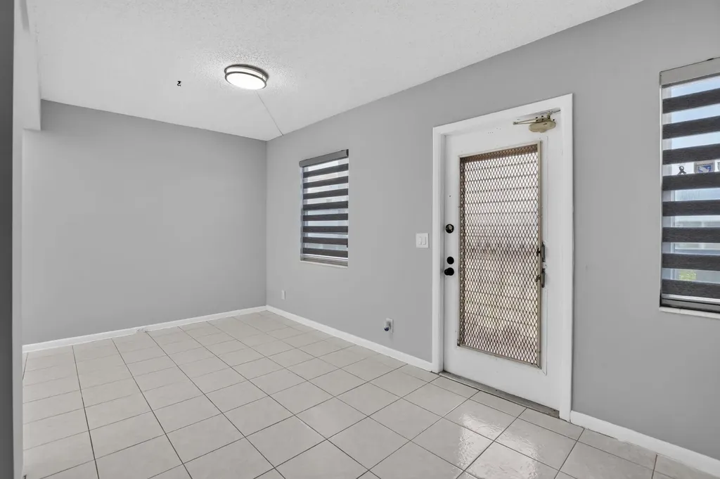 4022 Hythe B Boca Raton FL 33434