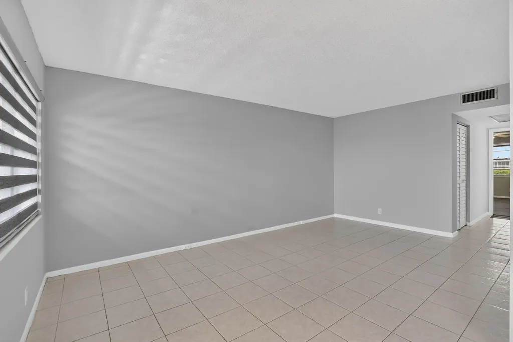4022 Hythe B Boca Raton FL 33434