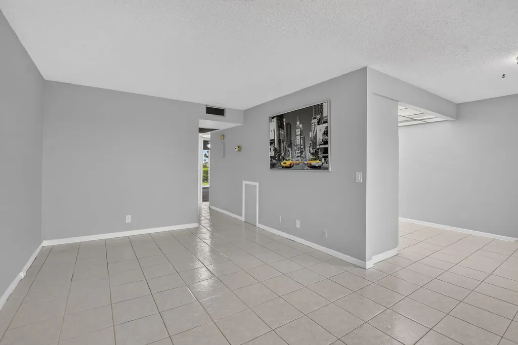 4022 Hythe B Boca Raton FL 33434