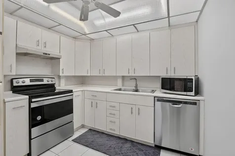 4022 Hythe B Boca Raton FL 33434