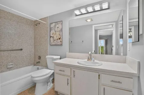 4022 Hythe B Boca Raton FL 33434