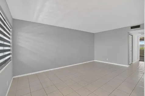 4022 Hythe B Boca Raton FL 33434
