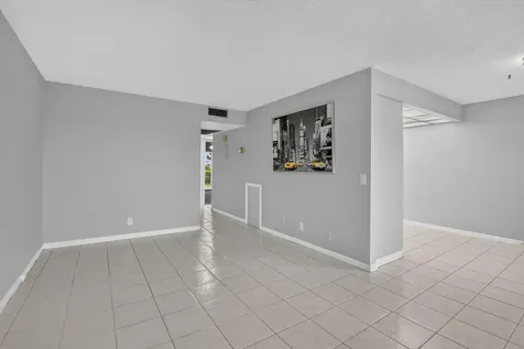 4022 Hythe B Boca Raton FL 33434