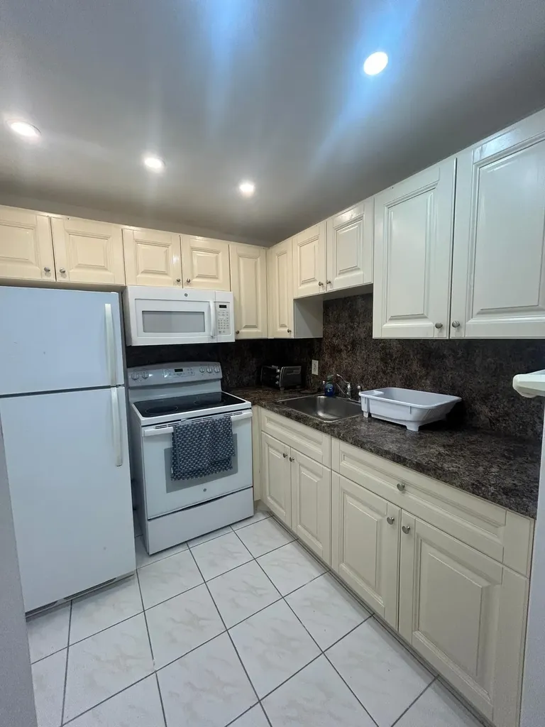 138 Markham G Deerfield Beach FL 33442