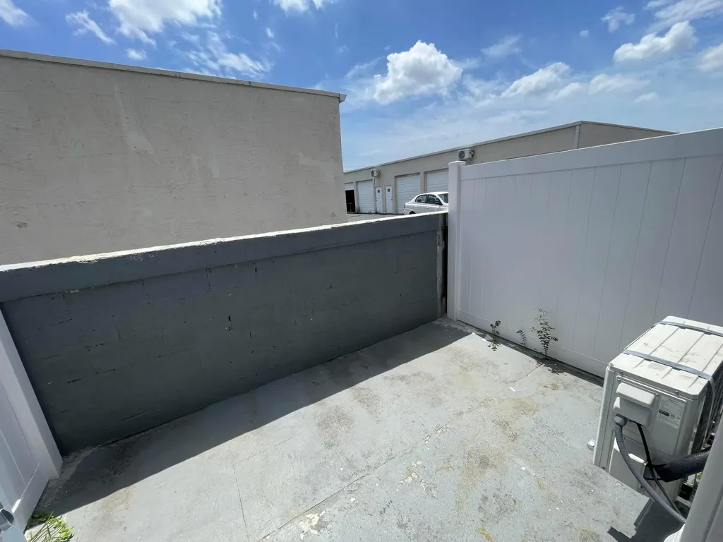 215 SW 16th Fort Lauderdale FL 33315