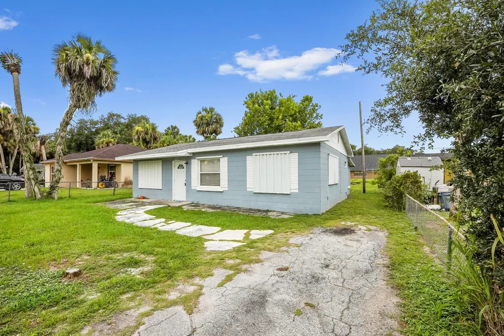 2313 N 44th Street Fort Pierce FL 34946