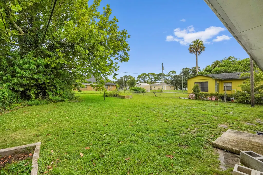 2313 N 44th Street Fort Pierce FL 34946