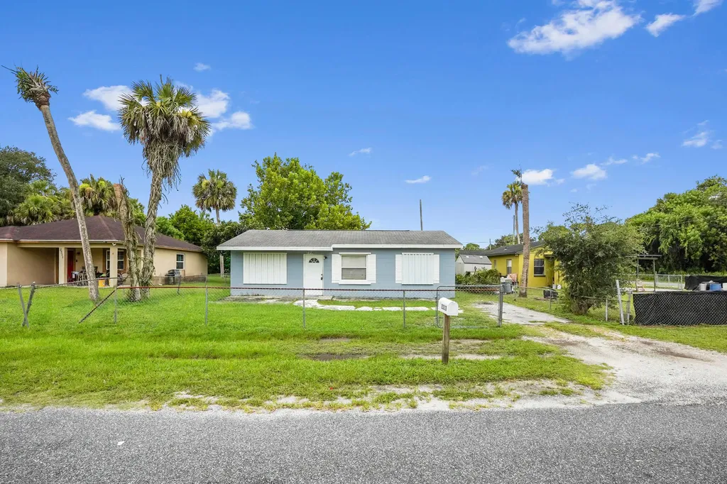 2313 N 44th Street Fort Pierce FL 34946