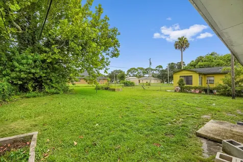 2313 N 44th Street Fort Pierce FL 34946