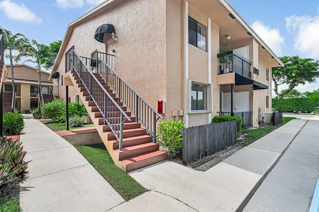 6043 10th Avenue N Greenacres FL 33463