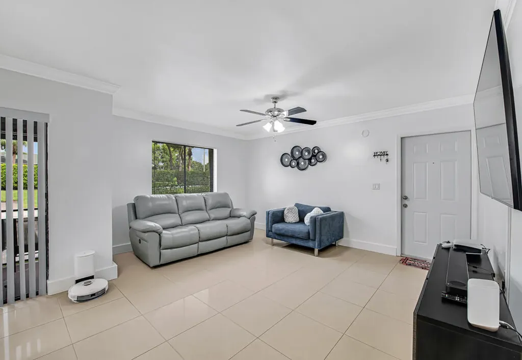 6043 10th Avenue N Greenacres FL 33463