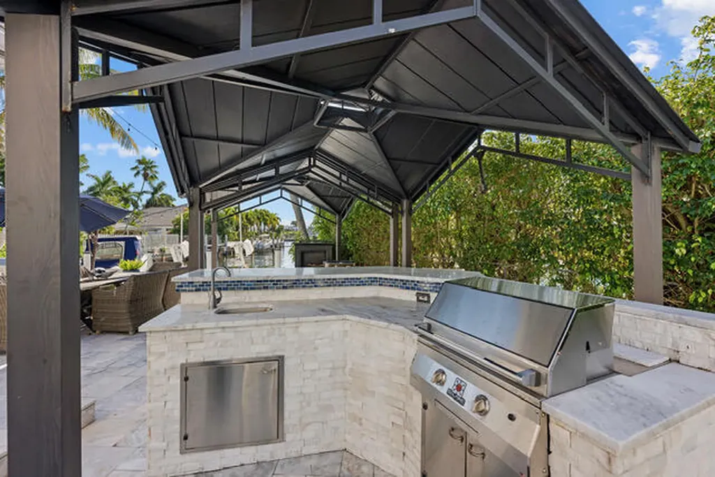 910 Jasmine Drive Delray Beach FL 33483
